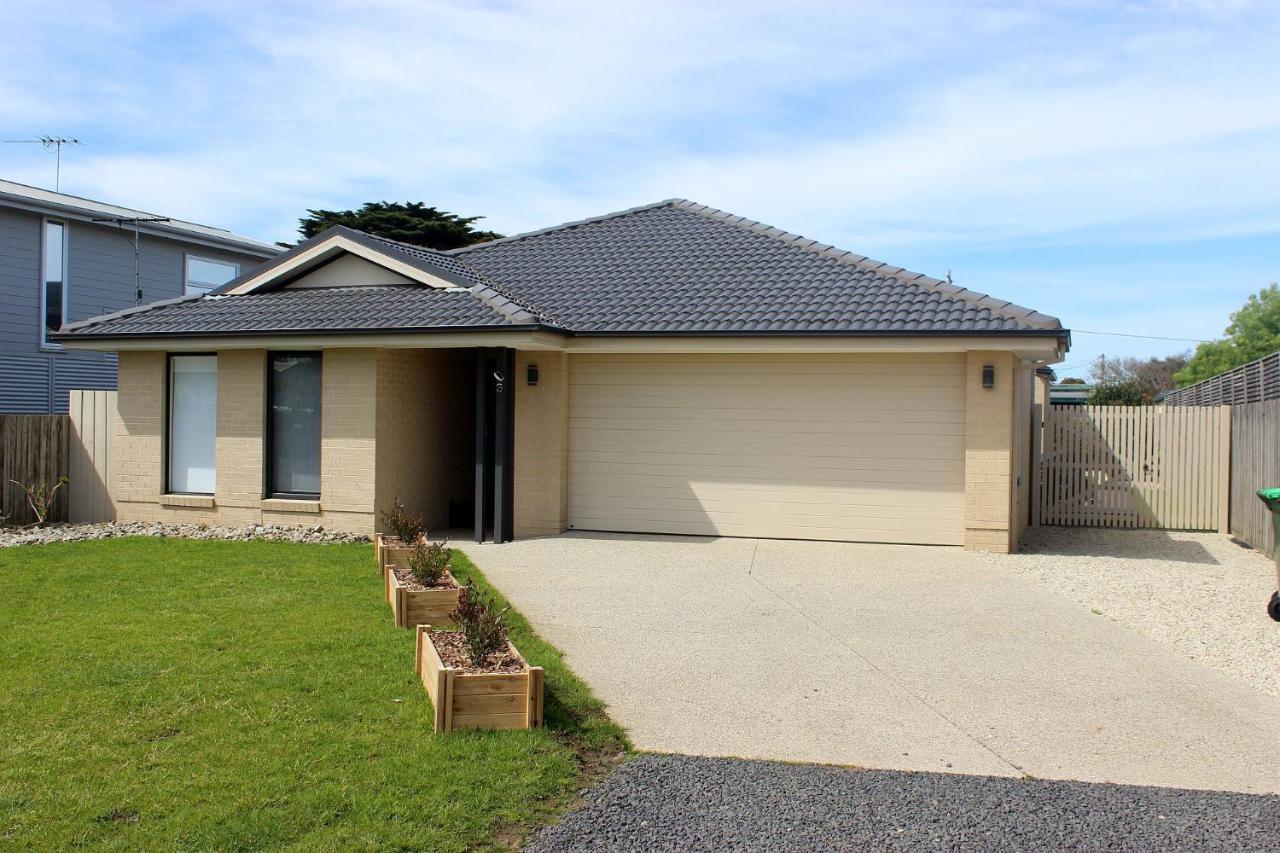 Anglers Rest At Sunderland Bay Villa Sunset Strip Exterior photo