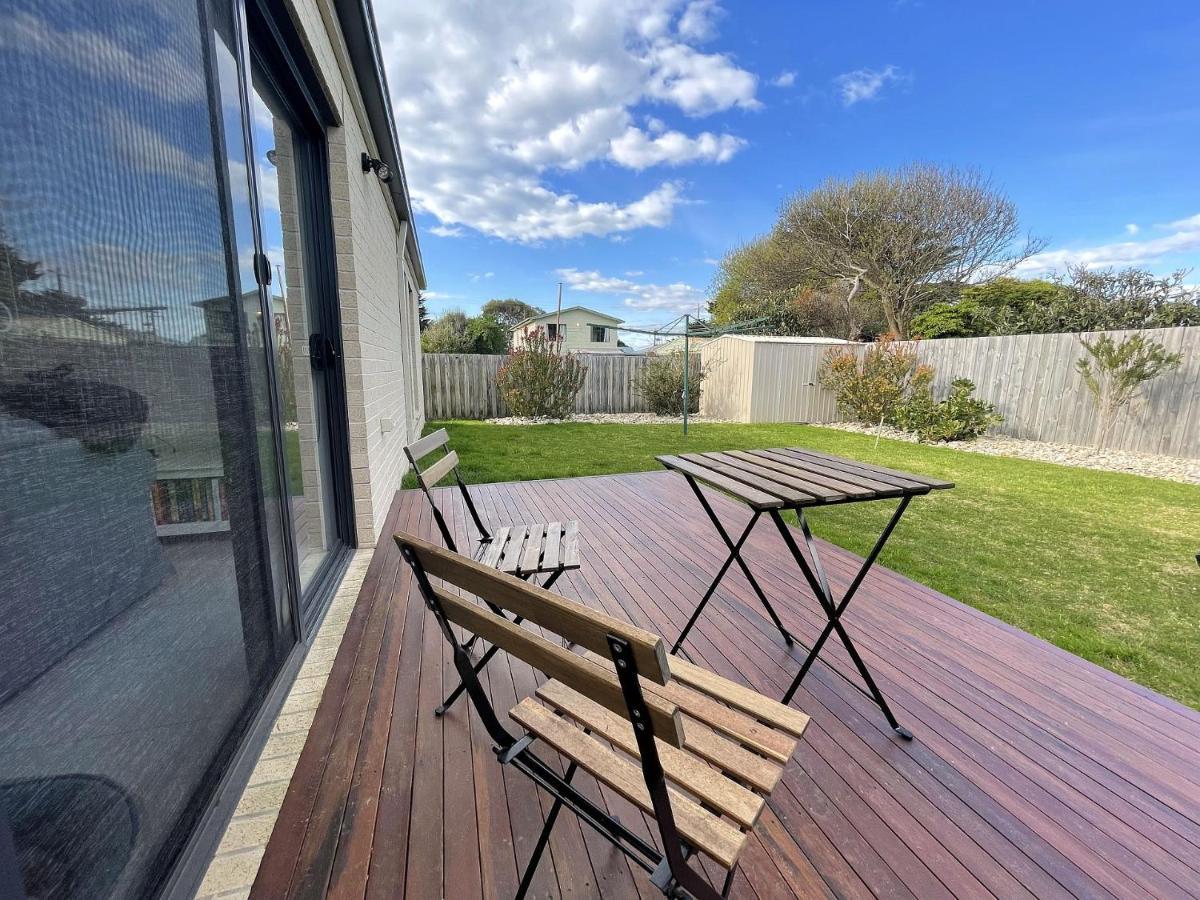 Anglers Rest At Sunderland Bay Villa Sunset Strip Exterior photo